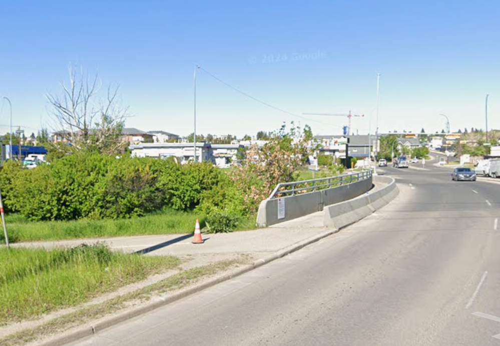 Google Street view image of a narrow sidewalk over a bridge